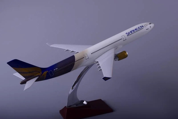 Модель самолета airbus a330 300 в ливрее shaneen air (pakistan), масштаб 1/150
