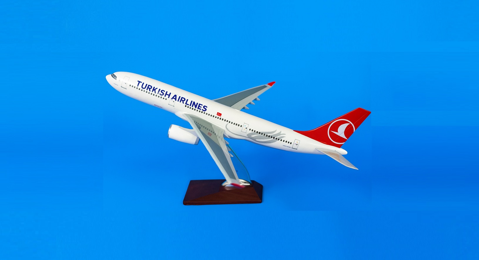 Модель самолета airbus a330 в ливрее turkish airlines, масштаб 1/140
