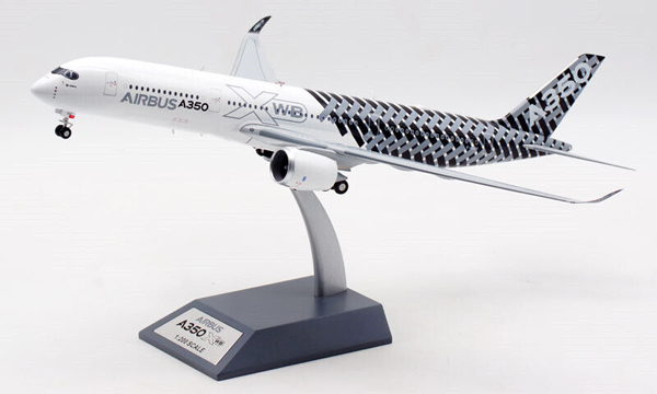 Модель самолета airbus a350 900 xwb f wwcf в фирменной раскраске авиастроительной компании airbus, масштаб 1/200