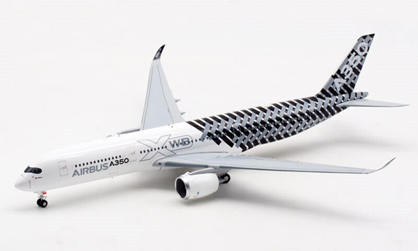 Модель самолета airbus a350 900 xwb f wwcf в фирменной раскраске авиастроительной компании airbus, масштаб 1/200