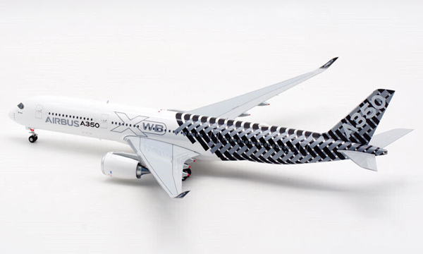Модель самолета airbus a350 900 xwb f wwcf в фирменной раскраске авиастроительной компании airbus, масштаб 1/200