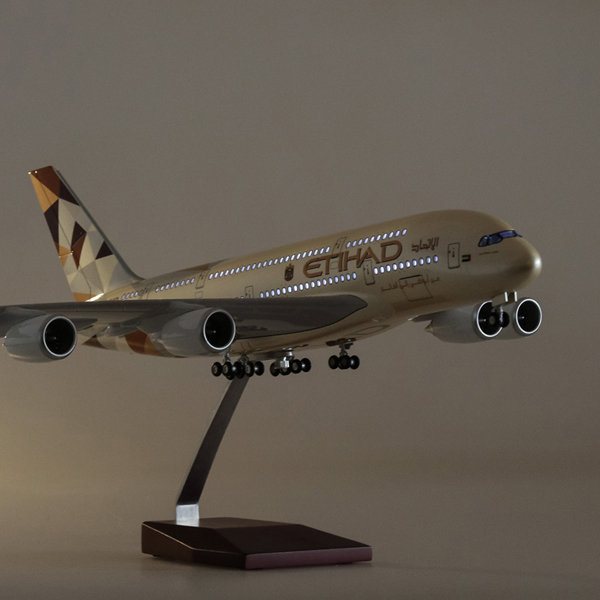 Модель самолета airbus a380 в ливрее etihad, с led подсветкой, масштаб 1/160