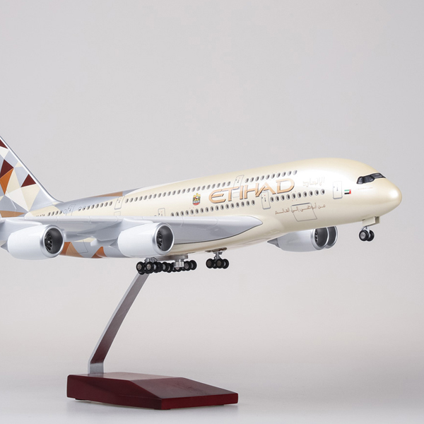 Модель самолета airbus a380 в ливрее etihad, с led подсветкой, масштаб 1/160