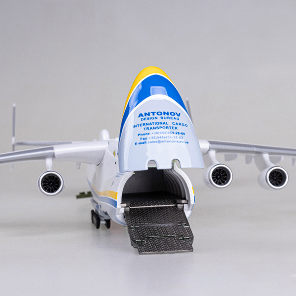 Модель самолета Ан 225 Мрия в ливрее авиакомпании antonov airlines, масштаб 1/200