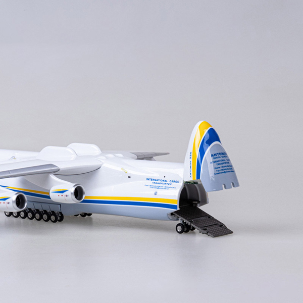 Модель самолета Ан 225 Мрия в ливрее авиакомпании antonov airlines, масштаб 1/200