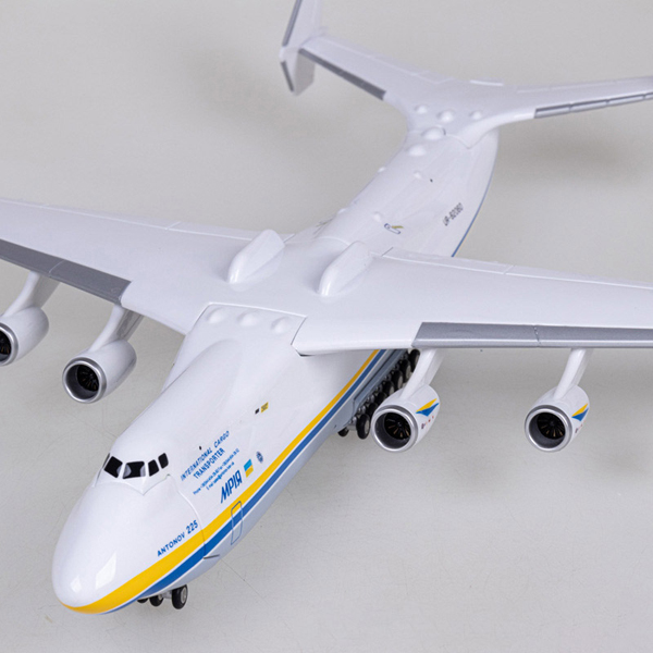 Модель самолета Ан 225 Мрия в ливрее авиакомпании antonov airlines, масштаб 1/200