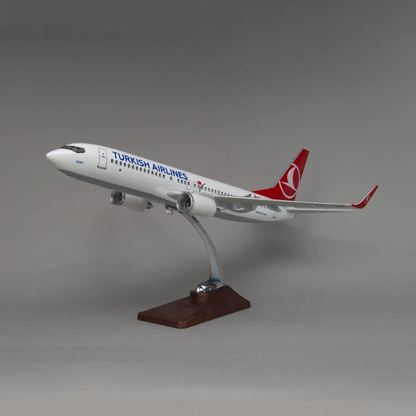 Модель самолета boeing 737 800 в ливрее turkish airlines, масштаб 1/100