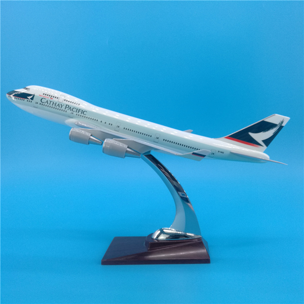 Модель самолета boeing 747 400 в ливрее cathay pacific, масштаб 1/220