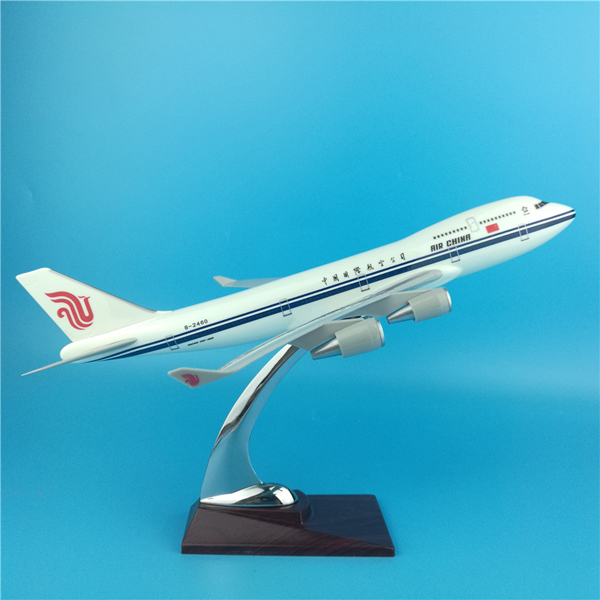 Модель самолета boeing 747 400 в ливрее china airlines, масштаб 1/220