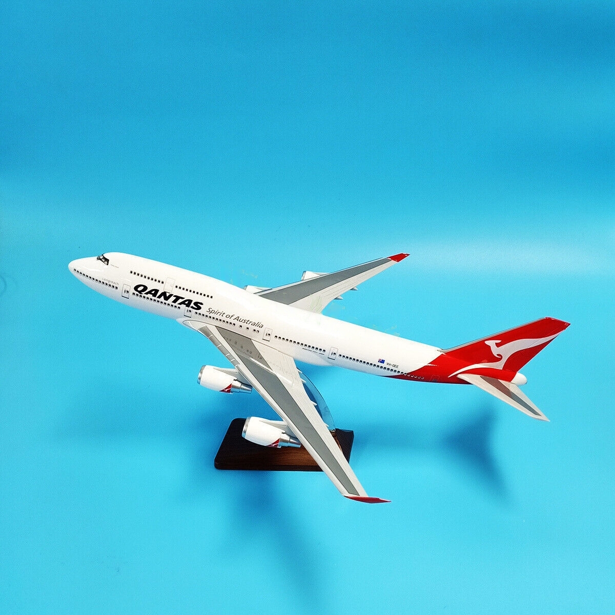 Модель самолета boeing 747 400 в ливрее qantas, масштаб 1/150
