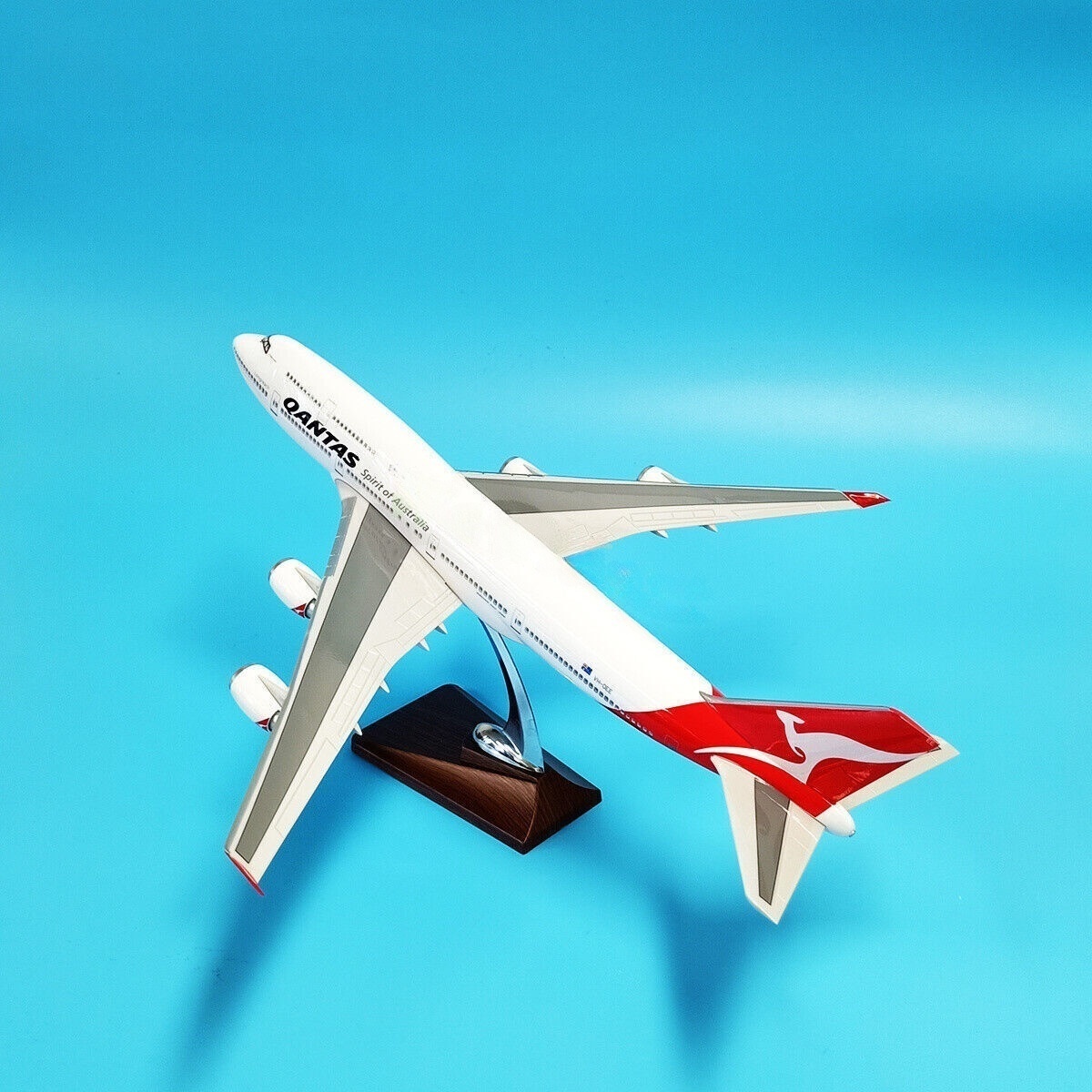 Модель самолета boeing 747 400 в ливрее qantas, масштаб 1/150