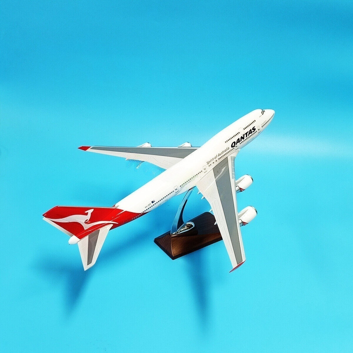 Модель самолета boeing 747 400 в ливрее qantas, масштаб 1/150