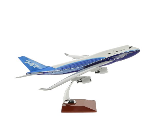 Модель самолета boeing 747 400 в фирменной раскраске boeing, масштаб 1/150