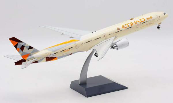 Модель самолета boeing 777 3fx er a6 eth в ливрее etihad airways, масштаб 1/200
