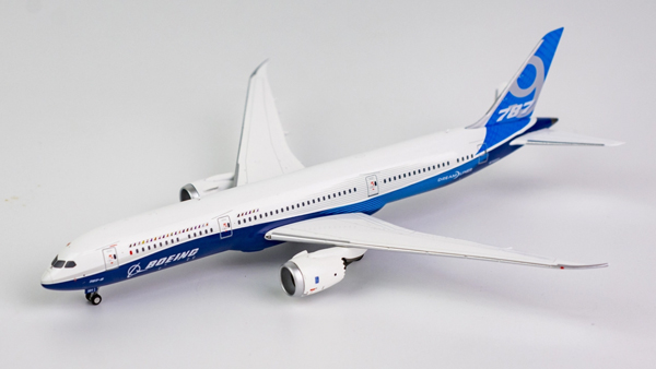 Модель самолета boeing 787 9 dreamliner n789ex в фирменной раскраске авиастроительной компании boeing, масштаб 1/400