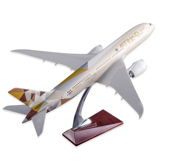Модель самолета boeing 787 8 dreamliner в ливрее etihad airways, масштаб 1/130