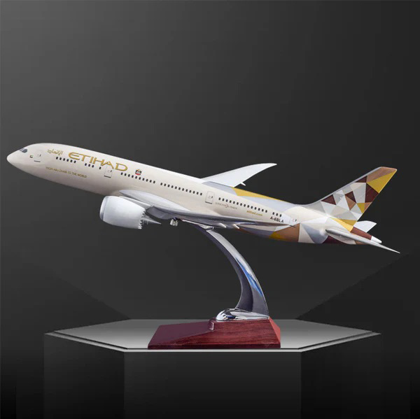 Модель самолета boeing 787 8 dreamliner в ливрее etihad airways, масштаб 1/130