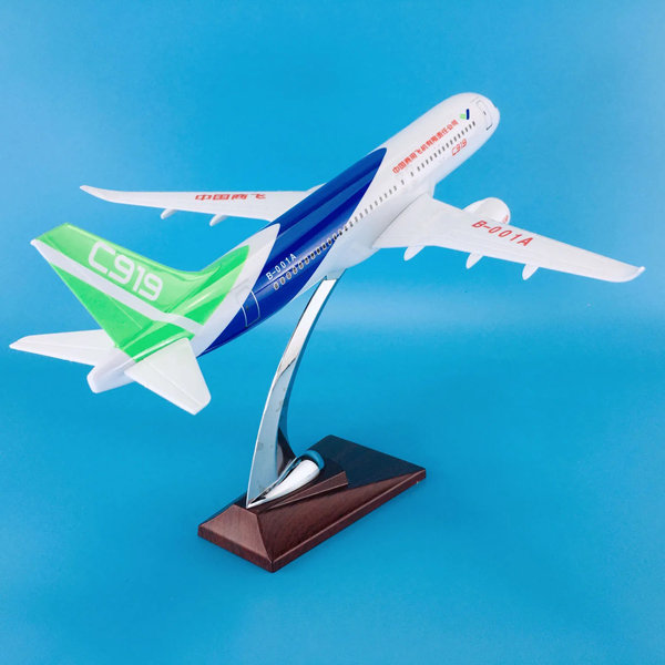 Модель самолета comac c919 в фирменной раскраске comac, масштаб 1/120