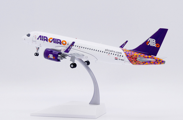 Модель самолета airbus a320neo su buk в ливрее air cairo, масштаб 1/200