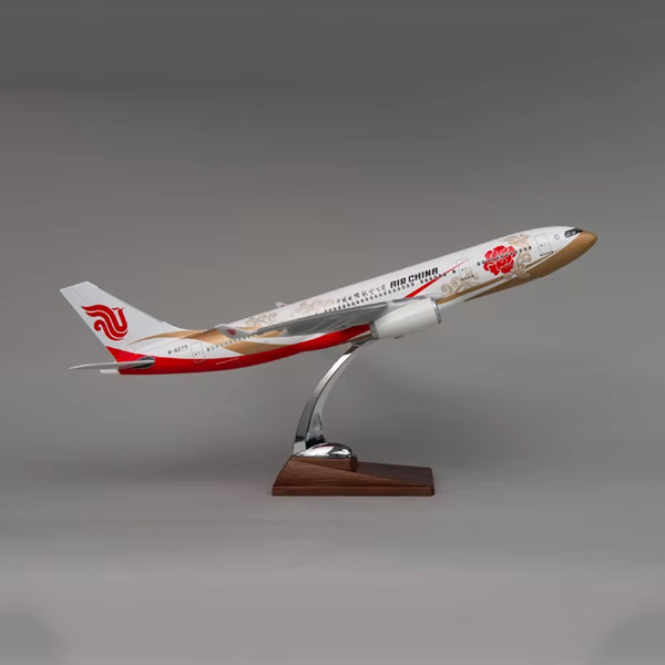Модель самолета airbus a330 200 в ливрее air china, масштаб 1/150