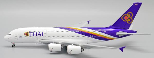 Модель самолета airbus a380 hs tud в ливрее thai airways, масштаб 1/400