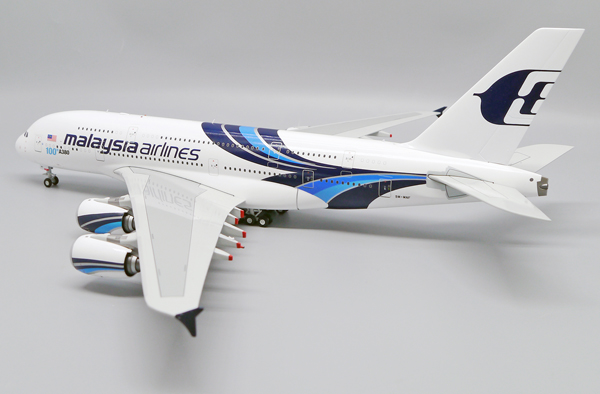 Модель самолета a380 9m mnf в ливрее malaysia airlines "100th airbus a380, масштаб 1/200