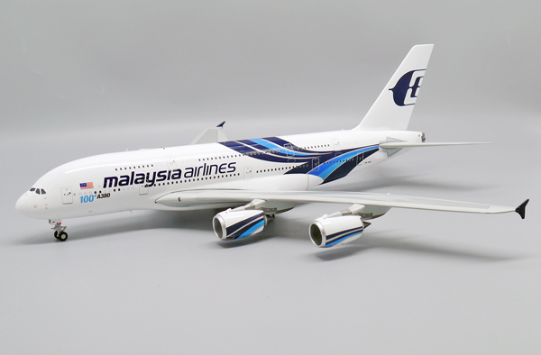 Модель самолета a380 9m mnf в ливрее malaysia airlines "100th airbus a380, масштаб 1/200