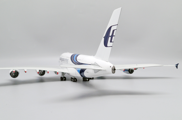 Модель самолета a380 9m mnf в ливрее malaysia airlines "100th airbus a380, масштаб 1/200