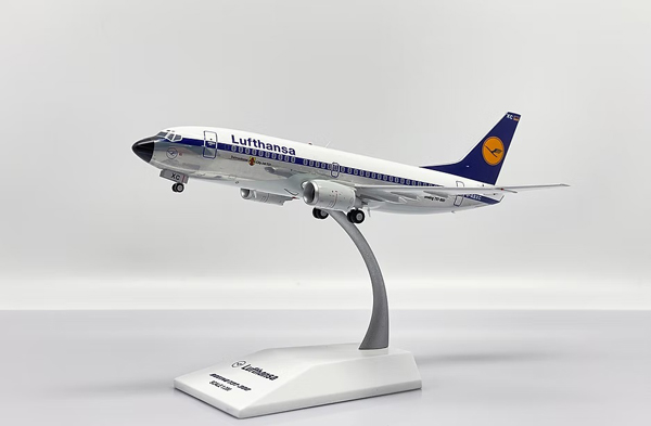 Модель самолета boeing 737 300 d abxc в ливрее lufthansa polished, масштаб 1/200