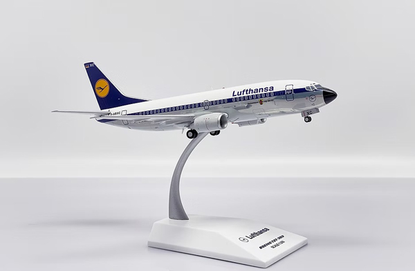 Модель самолета boeing 737 300 d abxc в ливрее lufthansa polished, масштаб 1/200