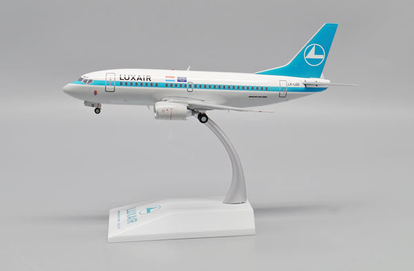 Модель самолета boeing 737 500 oc lx lgo в ливрее luxair, масштаб 1/200