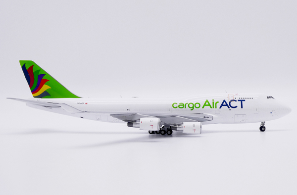 Модель самолета boeing 747 400(bdsf) tc acf в ливрее act airlines, масштаб 1/400