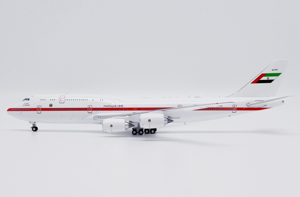 Модель самолета boeing 747 8(bbj) a6 pfa в ливрее abu dhabi amiri flight, масштаб 1/400