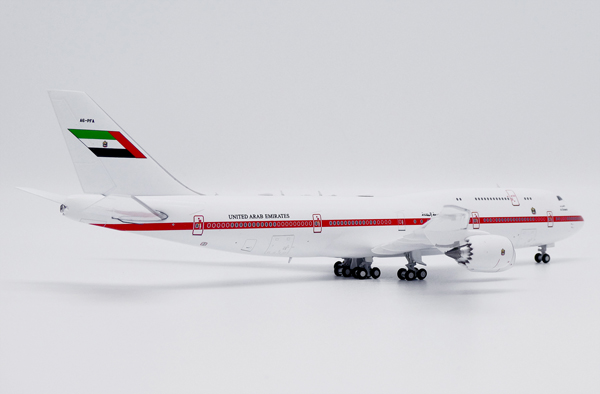 Модель самолета boeing 747 8(bbj) a6 pfa в ливрее abu dhabi amiri flight, масштаб 1/400
