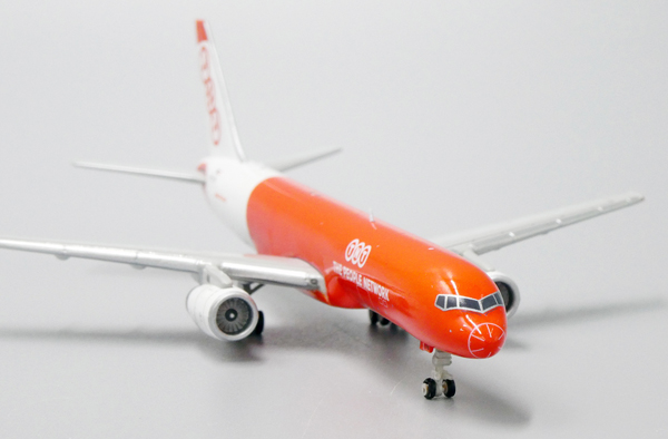 Модель самолета 445, boeing 757 200(pf) oe lfb tnt, масш 1/400