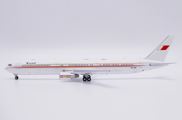 Модель самолета boeing 767 400er a9c hmh в ливрее bahrain royal flight, масштаб 1/400
