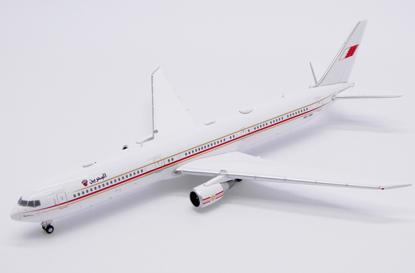 Модель самолета boeing 767 400er a9c hmh в ливрее bahrain royal flight, масштаб 1/400