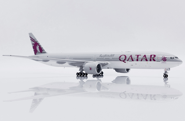 Модель самолета boeing 777 300(er) a7 bee в ливрее qatar airways "25th years of excellence", масштаб 1/400