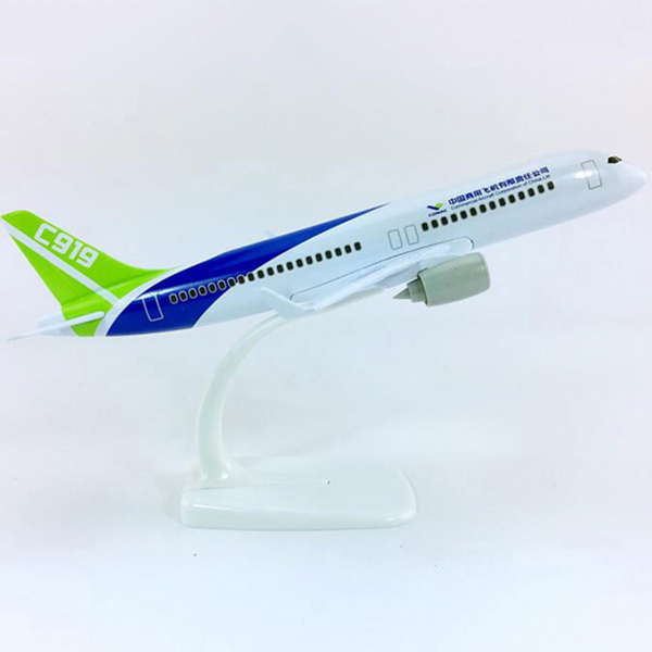 Модель самолета comac c919 в фирменной раскраске comac, масштаб 1/200